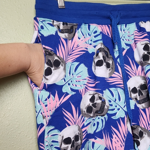 Skull Palm Print Athleisure Shorts Mens Size Medium - Picture 3 of 5